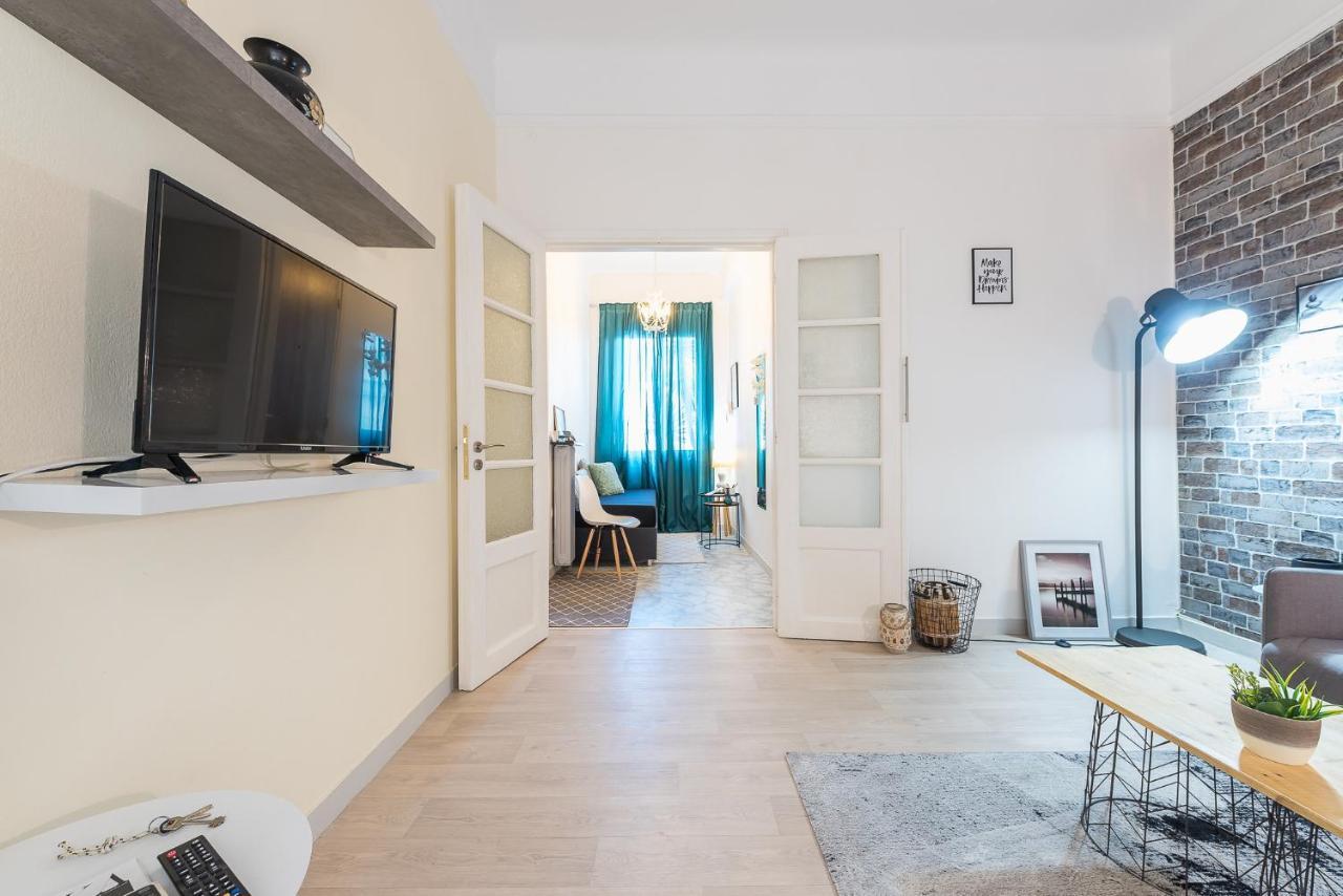 Lovely 1 Bedroom Apartment In Афины Экстерьер фото